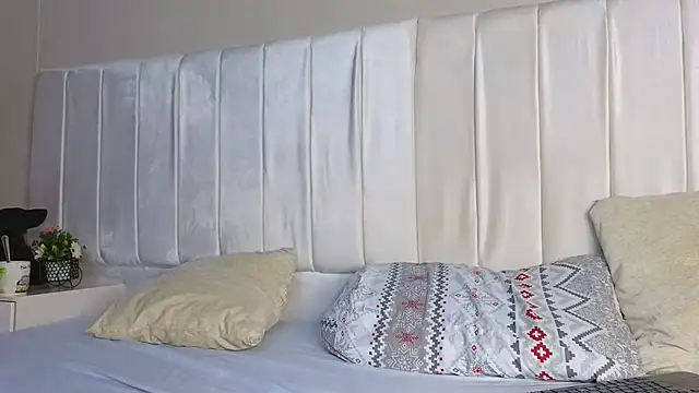 Miriam milf online show from October 12, 2025, 2:54 am