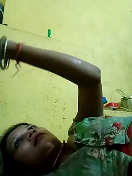 Snapshot of Chandni_Love143 chatting on October 15, 2025, 4:40 pm Chandni Love143 online show from October 15, 2025, 4:40 pm