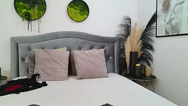 Snapshot of NathaliaNat chatting on December 19, 2025, 3:02 am NathaliaNat online show from December 19, 2025, 3:02 am