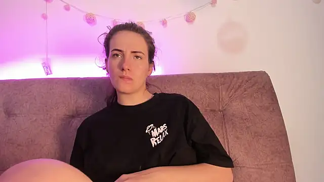 katalella brown1 online show from September 26, 2025, 12:42 pm