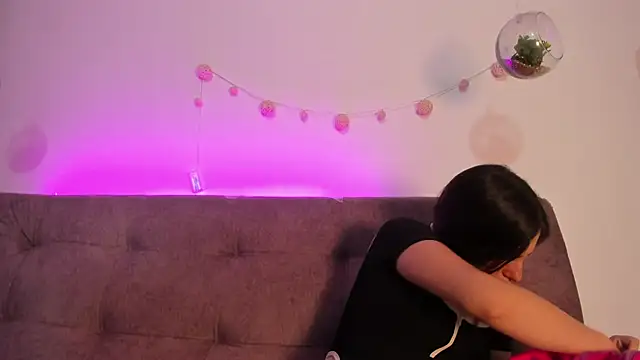 katalella brown1 online show from October 10, 2025, 11:42 am