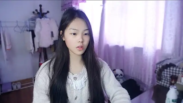 yao-yao  online show from November 30, 2025, 6:06 am