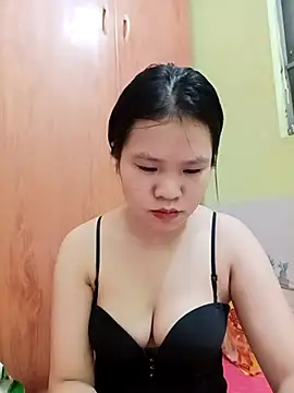 emyeuhss online show from September 12, 2025, 3:12 pm