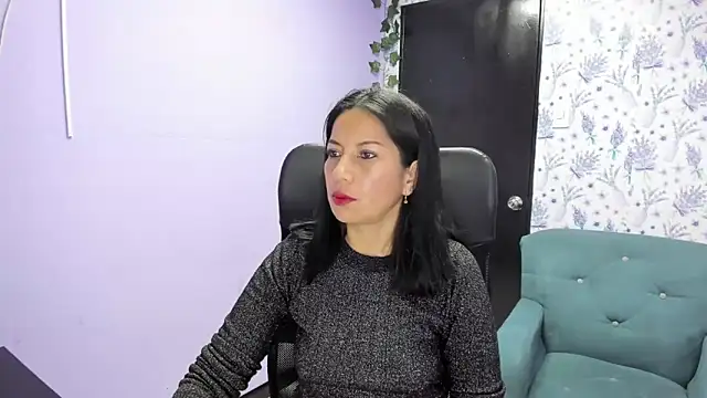 Megan Collinss  online show from November 12, 2025, 1:22 pm