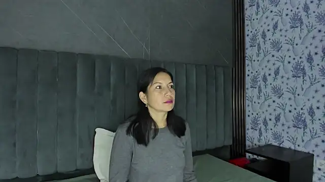 Megan Collinss  online show from January 8, 2026, 12:51 pm