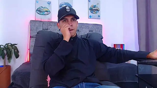 david santos16 online show from November 4, 2025, 3:27 am