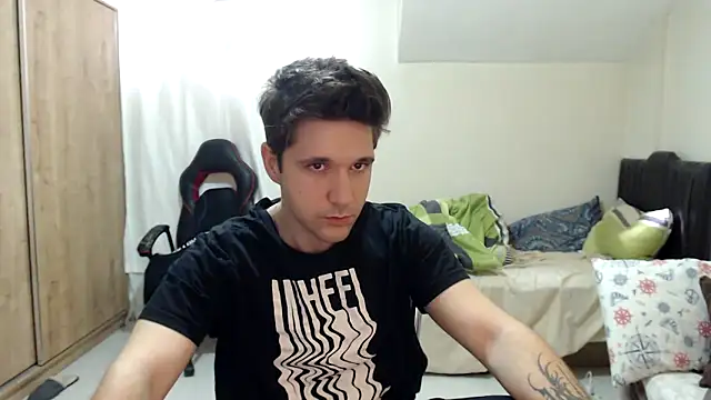 Snapshot of 2handsomemann chatting on September 17, 2025, 1:24 pm 2handsomemann online show from September 17, 2025, 1:24 pm