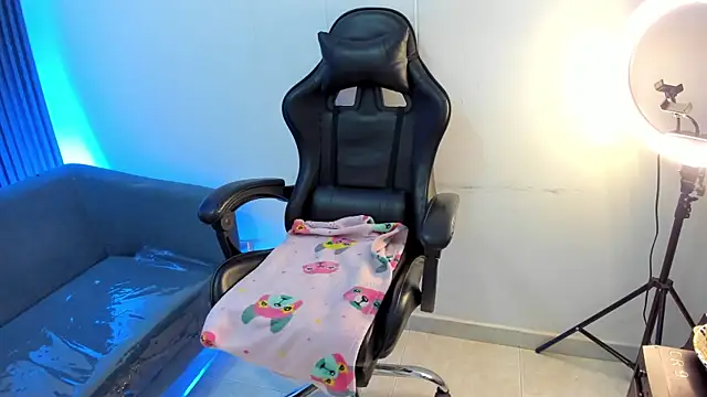 ShaunaDream online show from February 24, 2026, 5:05 am