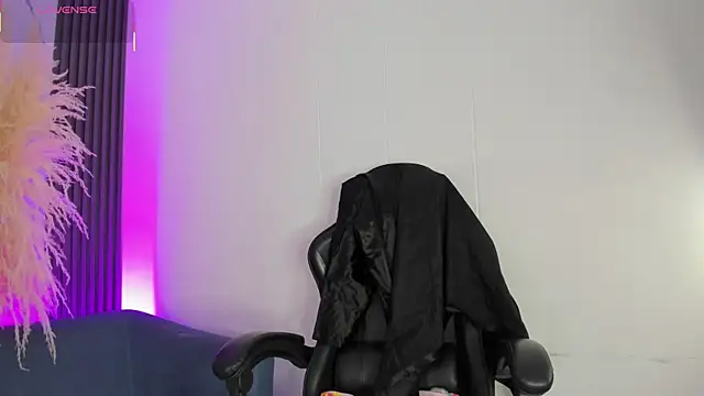 Snapshot of ShaunaDream chatting on March 4, 2026, 5:02 am ShaunaDream online show from March 4, 2026, 5:02 am