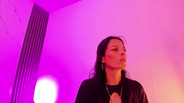 Snapshot of ShaunaDream chatting on April 6, 2026, 9:05 pm ShaunaDream online show from April 6, 2026, 9:05 pm