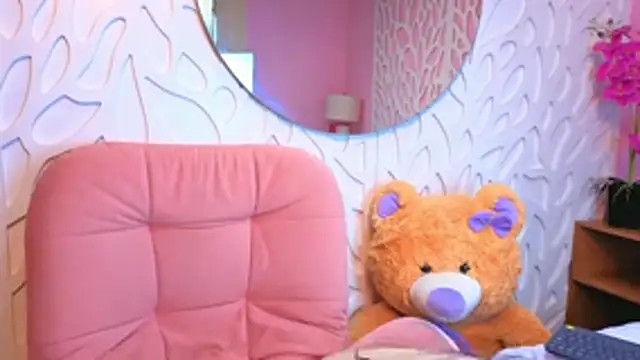 VioletxBloom online show from April 11, 2026, 12:20 pm