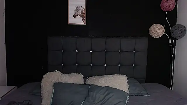 nicolee 8 online show from November 8, 2025, 2:28 pm