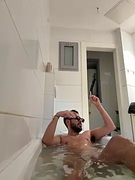 husbandandwifetobe online show from October 1, 2025, 3:40 pm