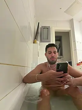 husbandandwifetobe online show from April 25, 2026, 10:07 pm