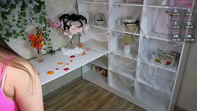 TraciMyntti online show from October 17, 2025, 1:20 am