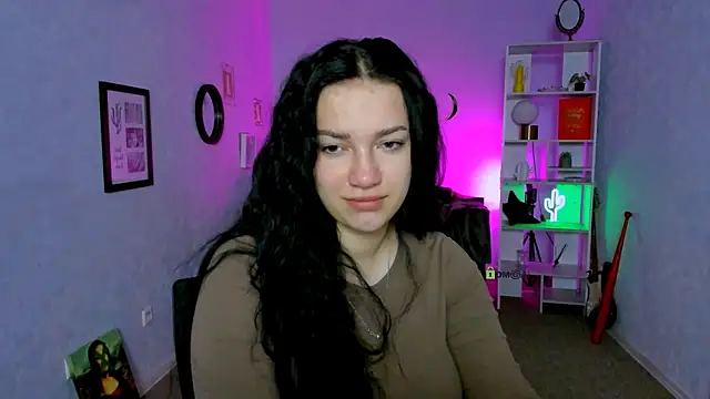 miss ella  online show from September 25, 2025, 5:44 am