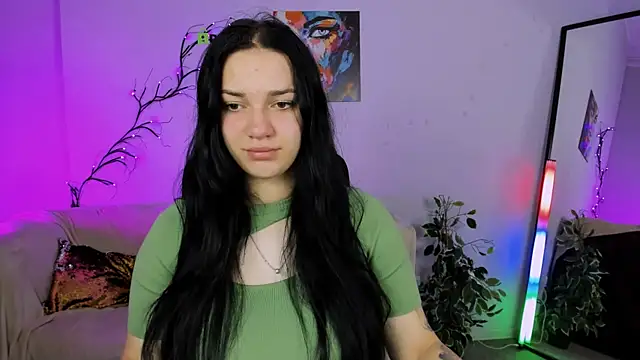 miss ella  online show from October 7, 2025, 6:10 am