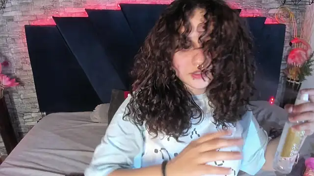 Suxan White  online show from April 12, 2026, 12:21 pm