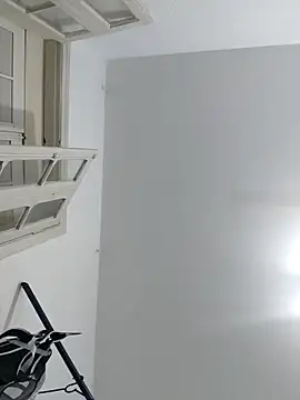 andrewsma1 online show from November 12, 2025, 6:47 am