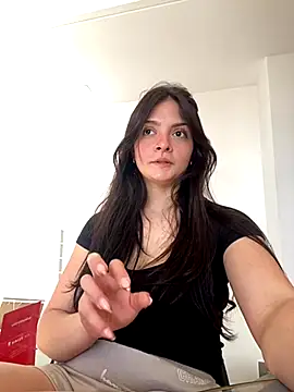 Danielaeliana online show from September 26, 2025, 6:56 pm