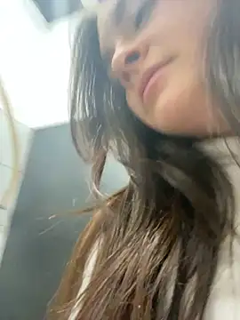 Danielaeliana online show from November 20, 2025, 9:03 pm