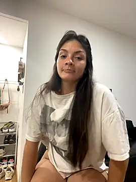 Danielaeliana online show from November 23, 2025, 3:28 am