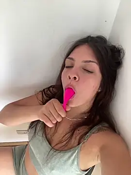 Danielaeliana online show from February 3, 2026, 7:41 pm