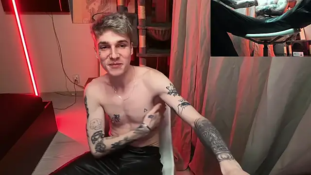 Snapshot of davesinner chatting on April 25, 2026, 11:35 pm davesinner online show from April 25, 2026, 11:35 pm