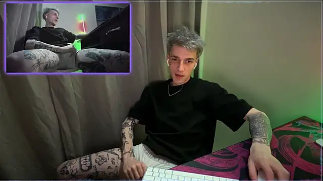 Snapshot of davesinner chatting on May 21, 2026, 12:28 am davesinner online show from May 21, 2026, 12:28 am