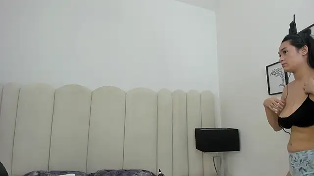 EmilyHanks  online show from March 14, 2026, 8:03 pm