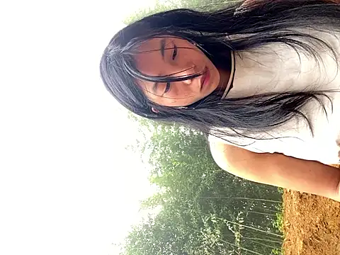 EmLy02 online show from November 6, 2025, 12:22 am