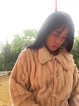 EmLy02 online show from December 23, 2025, 1:25 am