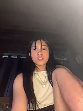 Snapshot of EmLy02 chatting on April 3, 2026, 2:15 pm EmLy02 online show from April 3, 2026, 2:15 pm