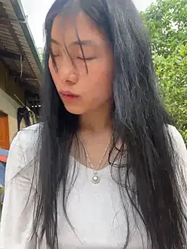 Snapshot of EmLy02 chatting on April 4, 2026, 2:21 am EmLy02 online show from April 4, 2026, 2:21 am