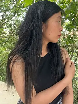 Snapshot of EmLy02 chatting on April 9, 2026, 10:20 am EmLy02 online show from April 9, 2026, 10:20 am