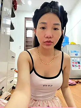 Miumieu online show from November 23, 2025, 7:41 am