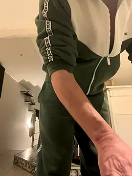 Snapshot of AZOPMOB18999 chatting on December 3, 2025, 7:56 pm AZOPMOB18999 online show from December 3, 2025, 7:56 pm