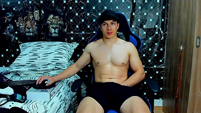 javiersexymann online show from March 21, 2026, 10:35 pm