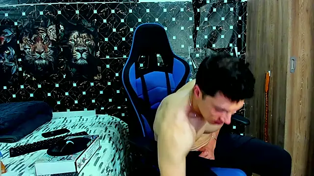 javiersexymann online show from May 15, 2026, 5:47 am