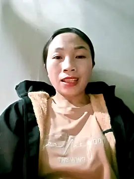 lucybaby00 online show from January 6, 2026, 2:43 pm