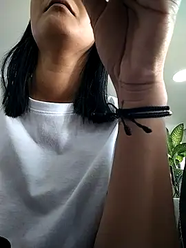 gabysanta  online show from November 11, 2025, 1:33 pm