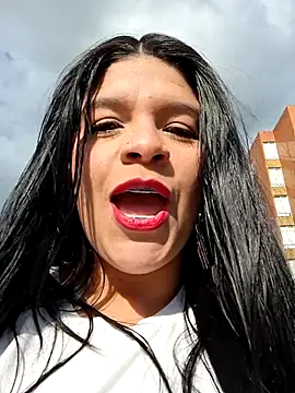 Eiimy pretty online show from September 29, 2025, 8:35 pm