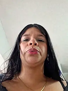 Eiimy pretty online show from October 24, 2025, 8:05 pm