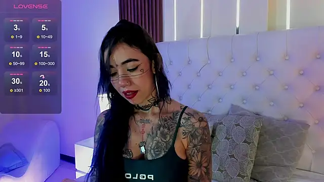 ViolettaAlemida online show from September 15, 2025, 1:22 pm