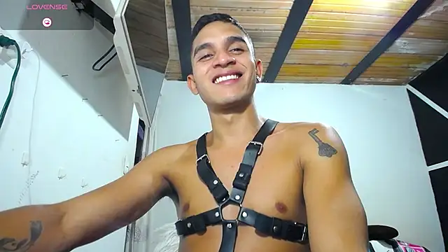 Angel latinboy online show from January 9, 2025, 10:20 pm