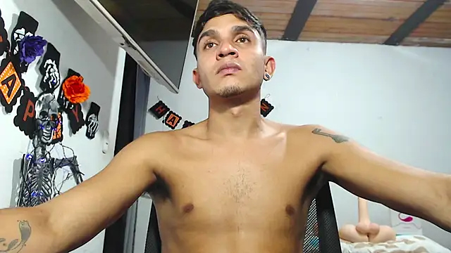 Angel latinboy online show from October 28, 2025, 11:18 pm