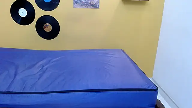 skinnyverus18 online show from April 3, 2026, 7:01 pm