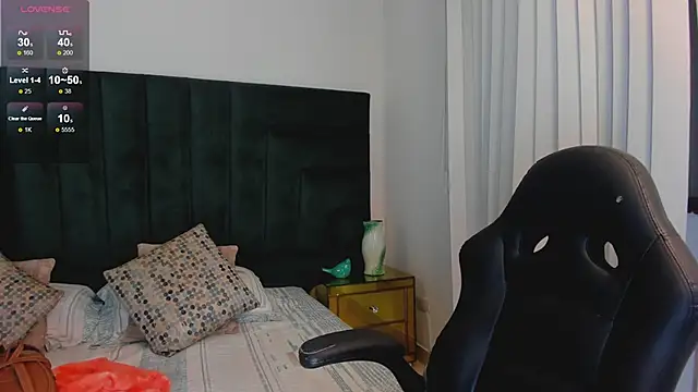 SaraWagner  online show from October 31, 2025, 12:44 am