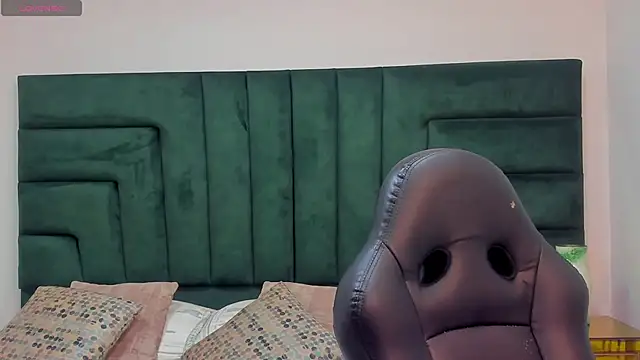 SaraWagner  online show from April 12, 2026, 12:04 am