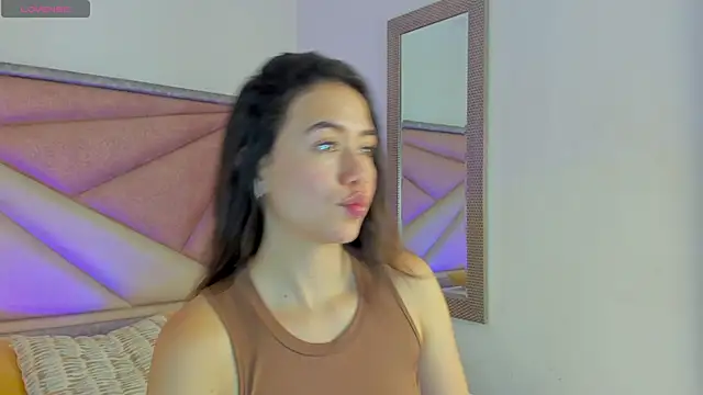 Snapshot of SaraWagner_ chatting on April 18, 2026, 12:25 am SaraWagner online show from April 18, 2026, 12:25 am